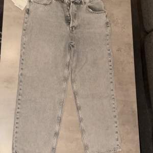 Kortare jeans från selected femme storlek 31/28, prislapparna sitter kvar
