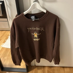 Thrasher Crewneck - En Thrasher Crewneck i storlek M. Tröjan är i mycket fint skick, nästan oanvänd.