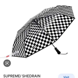 Supreme shedrain transparent checkerboard paraply. Helt ny oanvänd, har kvitto. Möts i Stockholm eller skickas
