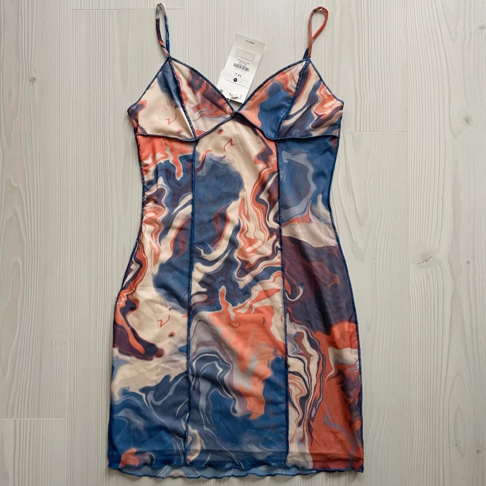MultifärgadBatikfärgad klänning - Bershka | Plick Second Hand