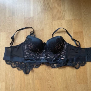 Korsett Bh Hunkemöller - Bortsett Bh från hunkemöller, kollektion noir, 70C. Oanvänd