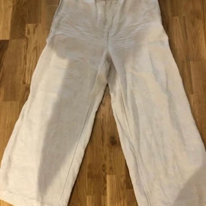 Linne byxor  - Beige linne byxor från H&M.