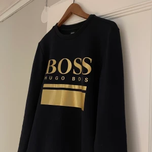 Hugo Boss Sweatshirt - Hugo Boss Sweatshirt använt med bra skick storlek XS Kvitto från johnells finns.