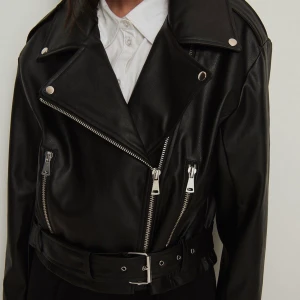 jacka från NA-KD - Oversized PU jacka från NA-KD//helt oanvänd//köparen står för frakt