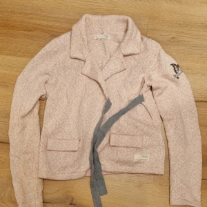 Odd molly kofta - Odd Molly kofta säljes. Strl 1. Ljusrosa. Endast provad.