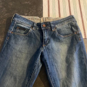 Calvin Klein Lågmidja Jeans - Calvin Klein lågmidja jeans, storlek 26. Använt 2 gånger!