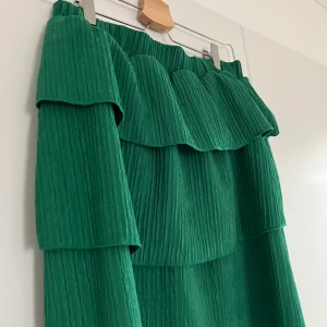 kjol⚡️🥰 - fin volangkjol till hösten med ett par tights under! säljer då jag inte trivs så bra i grön🥰