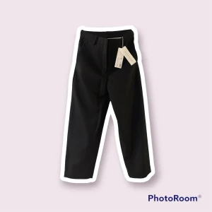 Wool pants from Arket - Wool pants from arket, ankle length, straight leg, never worn, tags still attached. Org price 899 sek.