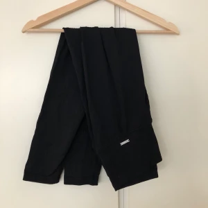 Aimn träningstights M seamless ribbade  - Använda få gånger men tyvärr lite stora så säljer vidare. 