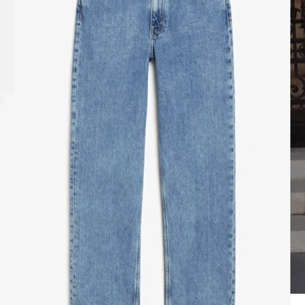 Snygga jeans från Monki. Modem Taiki straight leg. Använda men i fint skick.. Jeans & Byxor.