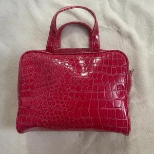 Y2k väska  - Jättefin rosa väska. I mycket gott skick. 