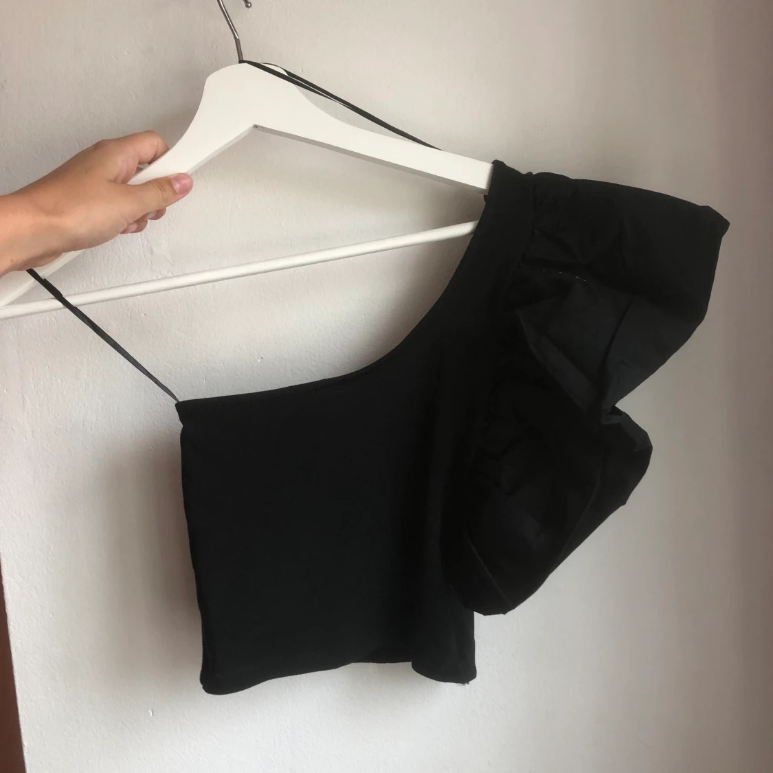 Svart volang topp - 90