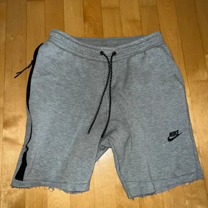Tech fleece shorts - Klippta själv shorts heh passar typ S/M