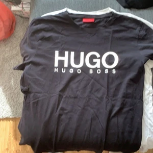 Hugo Boss T-shirt - 2 helt nya Hugo Boss t-shirts packet pris!  helt nytt skick !