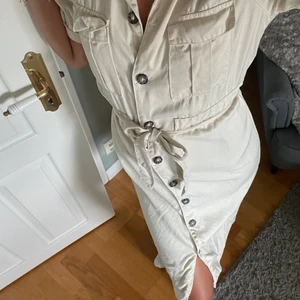 Snygg klänning från Primark - Snygg beige klänning från Primark