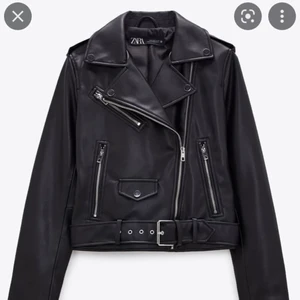 Skinnjacka - Skinnjacka från zara, köpt förra året och användt en del men är endå i fint skick, storlek xs men passar även s