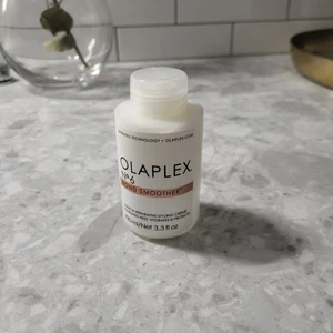 Olaplex no 6 Bond smoother - Olaplex no 6 Bond smoother hälften kvar i flaskan. 