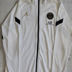 PSG dress  - I använd skick , Storlek medium på byxor och kofta 