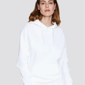 Vit hoddie  - Säljer en vit hoddie storlek S, oversize på mig som är en 167. Andvänd någon enstaka gång.  Går även att få spårbart paket.