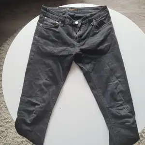 Ett par svarta jeans från nudie. I bra skick. Storlek 30/32 Nypris 1500