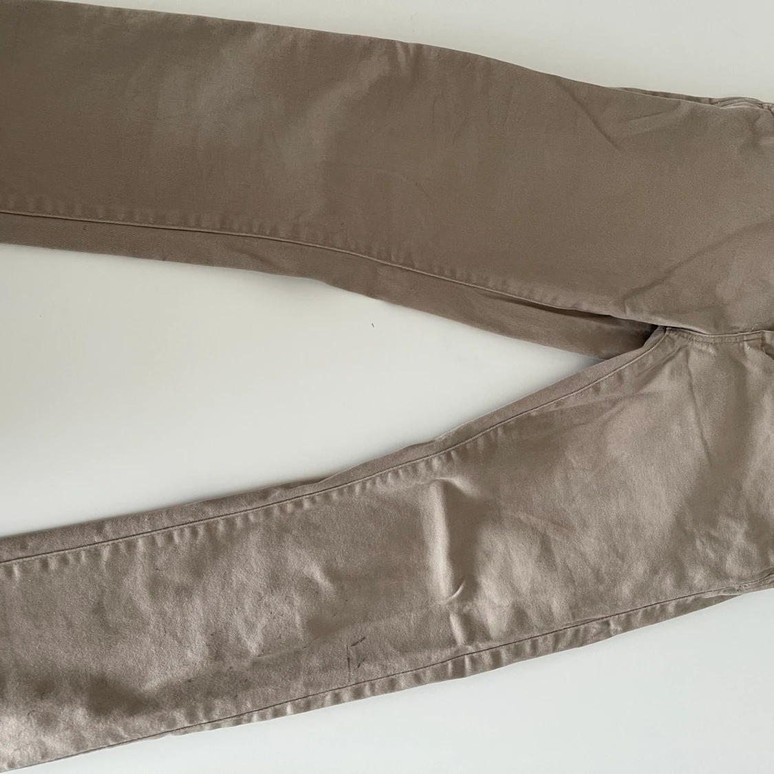 beige jeans gör pojkar