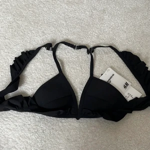 Bekiniöverdel💗💗 - Jättesöt bekiniöverdel i nyskick från hm💗💗råka köpa två så tänker att någon annan kan få bättre användning av den💞