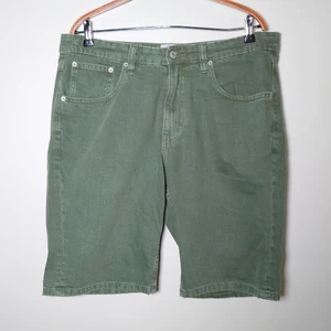 Jeansshorts - Mörkgröna jeansshorts, halvlång modell🌻