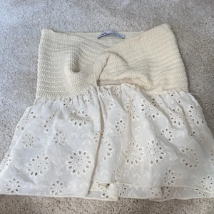 Zara tröja - Säljer denna jättefina tröja från zara för at tjat köpte i för stor storlek av misstag och används inte💗i storlek M (passar även mindre) och aldrig använd 