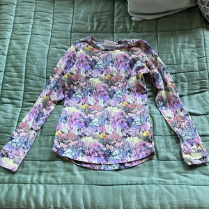Blommig tröja  - Blommig tajt långärmad tröja från Molo