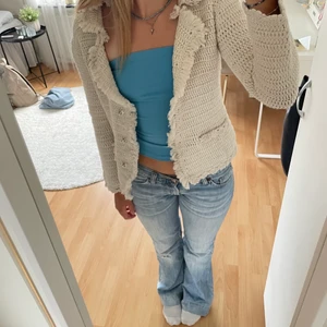 Kofta - Jättemysig kofta från Odd Molly som passar perfekt nu till hösten!!❤️❤️nästan helt oanvänd, betalning sker via swish och köparen står för frakten!! Det är en limited edition, så den finns inte att köpa längre!