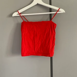 Röd topp - Storlek 36