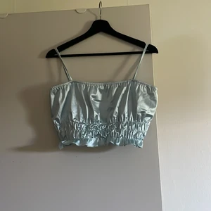 Topp - En fin babyblå topp! Använd bara nån få gång