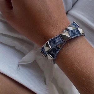 Nitarmband - Skit snygga nitarmband i jeanstyg! Görs efter beställning. INGET MÄRKE!! Köparen står för frakt (29kr)