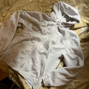 One of one zip hoodie  - Storlek s, bra skick säljes vid bra bud