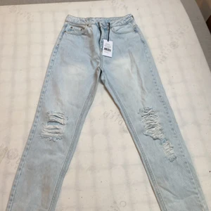 Jeans - Dessa byxor är helt nya som min mamma bästellt, jag prova en gång men kunde inte ha helt nya o bra skick❤️‍🔥