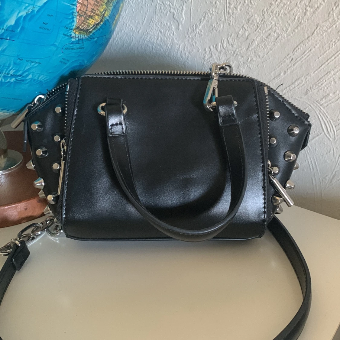 Väska med nitar - 90