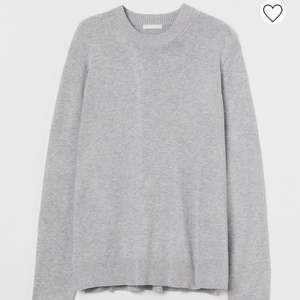 Finatickad tröja från H&M! Superskönt och luftigt material, fint skick. 