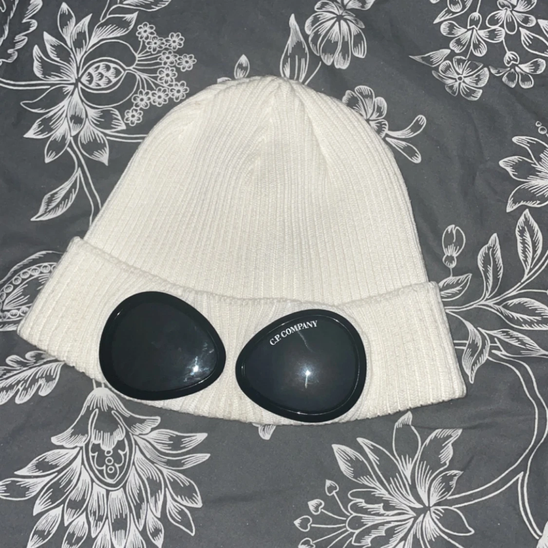 C.P Company mössa vit