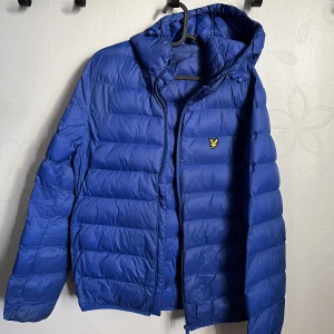 Lyle & scott jacka - Lyle & Scott jacka storlek M Fint skick och inte använd mycket alls. 