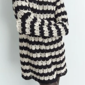 Klänning  - Stickad klänning ifrån zara, skriv för mer bilder💞