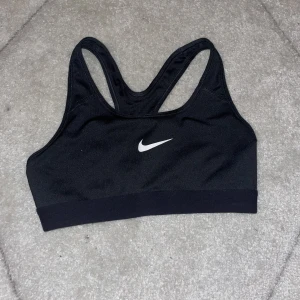 Sport bh  - Svart sport bh från Nike i storlek xs. Använd en gång 