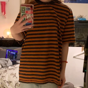 randig weekday tshirt - randig weekday tshirt