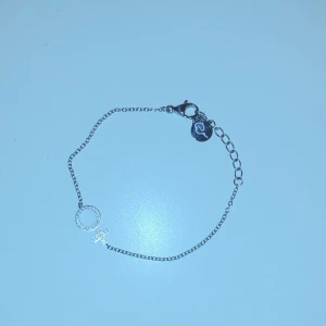 Armband från Edblad 🙌🏻 - Säljer detta armband från Edblad som aldrig är använt då jag föredrar guld-färgade smycken! ❤️superfint skick och pris kan diskuteras 🥰