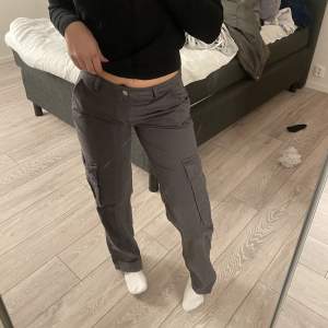 low waist cargo jeans Aldrig använda mer än på bilden.  