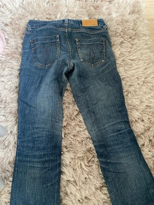 Low waist jeans - Jätte fin Lågmidjade bootcut jeans från Gina. Säljer de på grund av att de inte kommer till användning. 200+ frakt