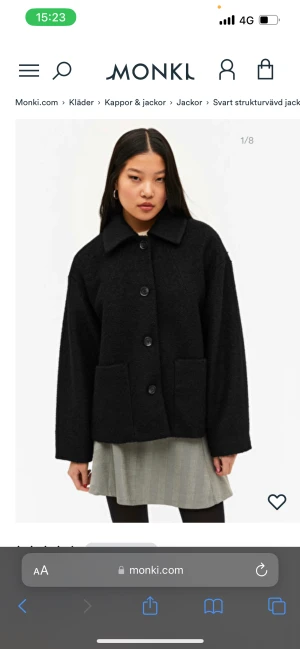 Kappa - Säljer denna superfina kappa från monkl i färgen svart! Den är helt slut i storlek S och säljer för samma pris!! Helt ny, kom i veckan har aldrig använts!