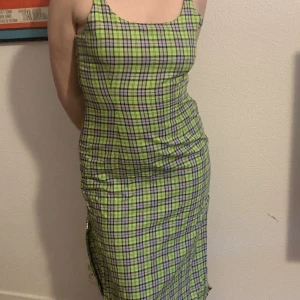 Långklänning  - Fin långklänning från the ragged priest, dragkedjor längst båda sidorna som går att öppna, fint skick💖