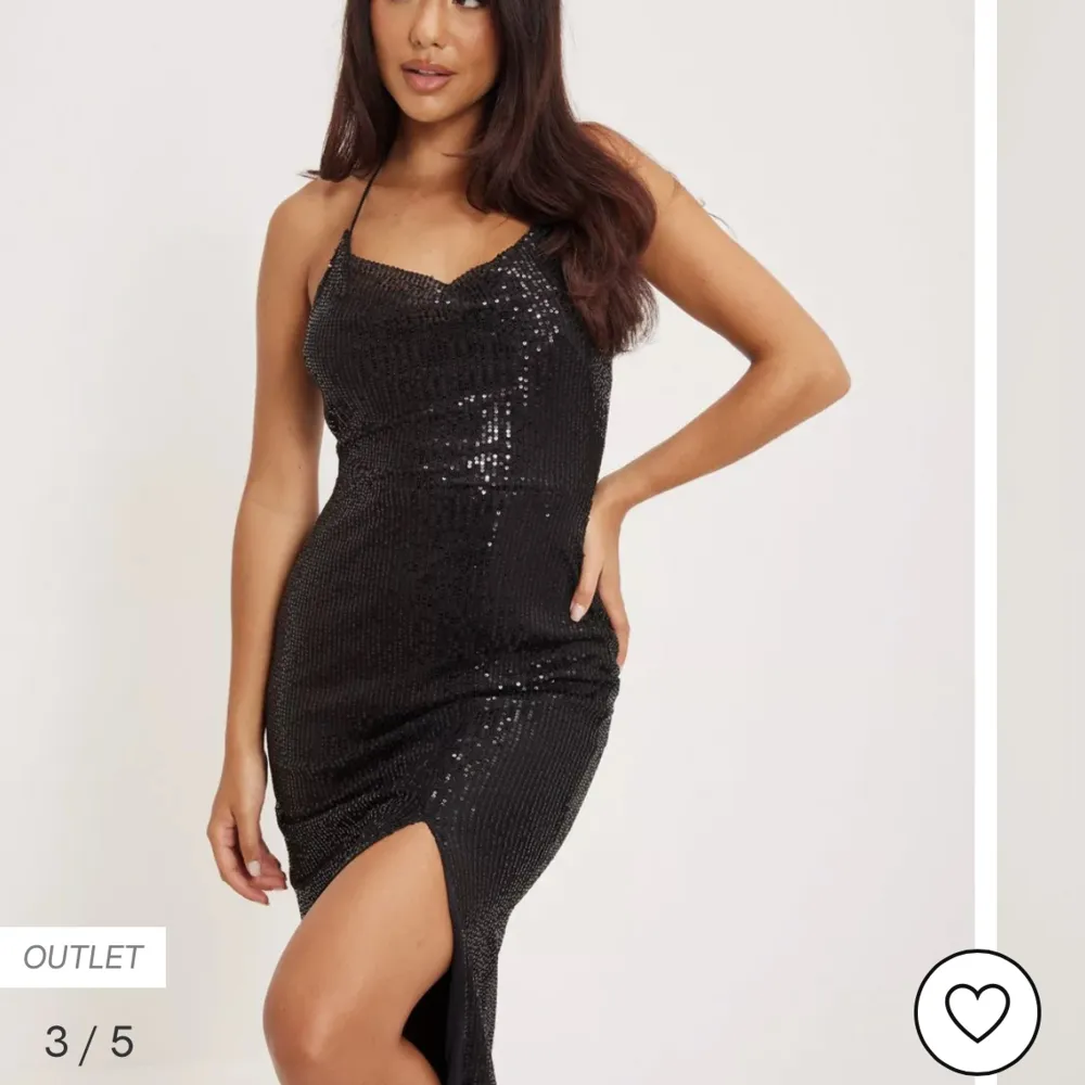 Säljer min glittriga klänning i storlek 38💗 originalpris 899kr, mitt pris: 600kr🥰 pris kan diskuteras. Klänningar.