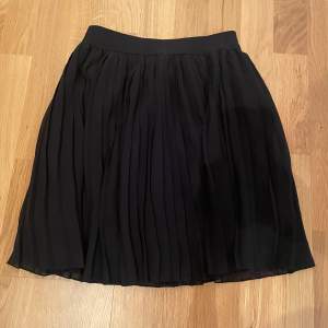 Fin kjol från NAKD, inga fläckar och nästan ny skick