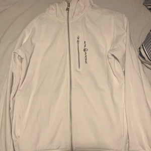 Sailracing - Säljer en vit sailracing tröja andvändt få tal gånger storlek S